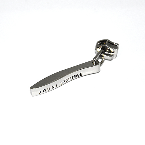 P4052 JE Bag Puller, Shinny nkl with logo engraved curved.